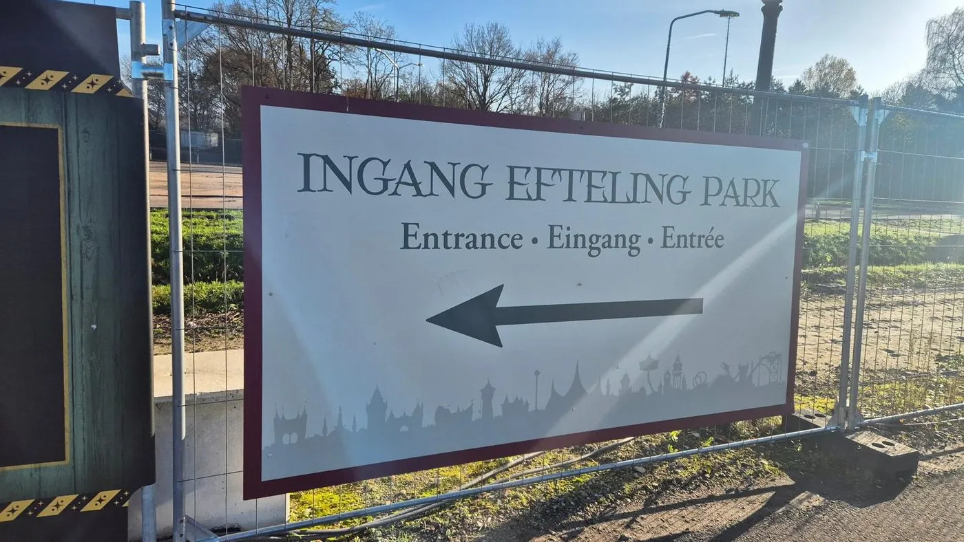 Bewegwijzering voor de ingang van de Efteling