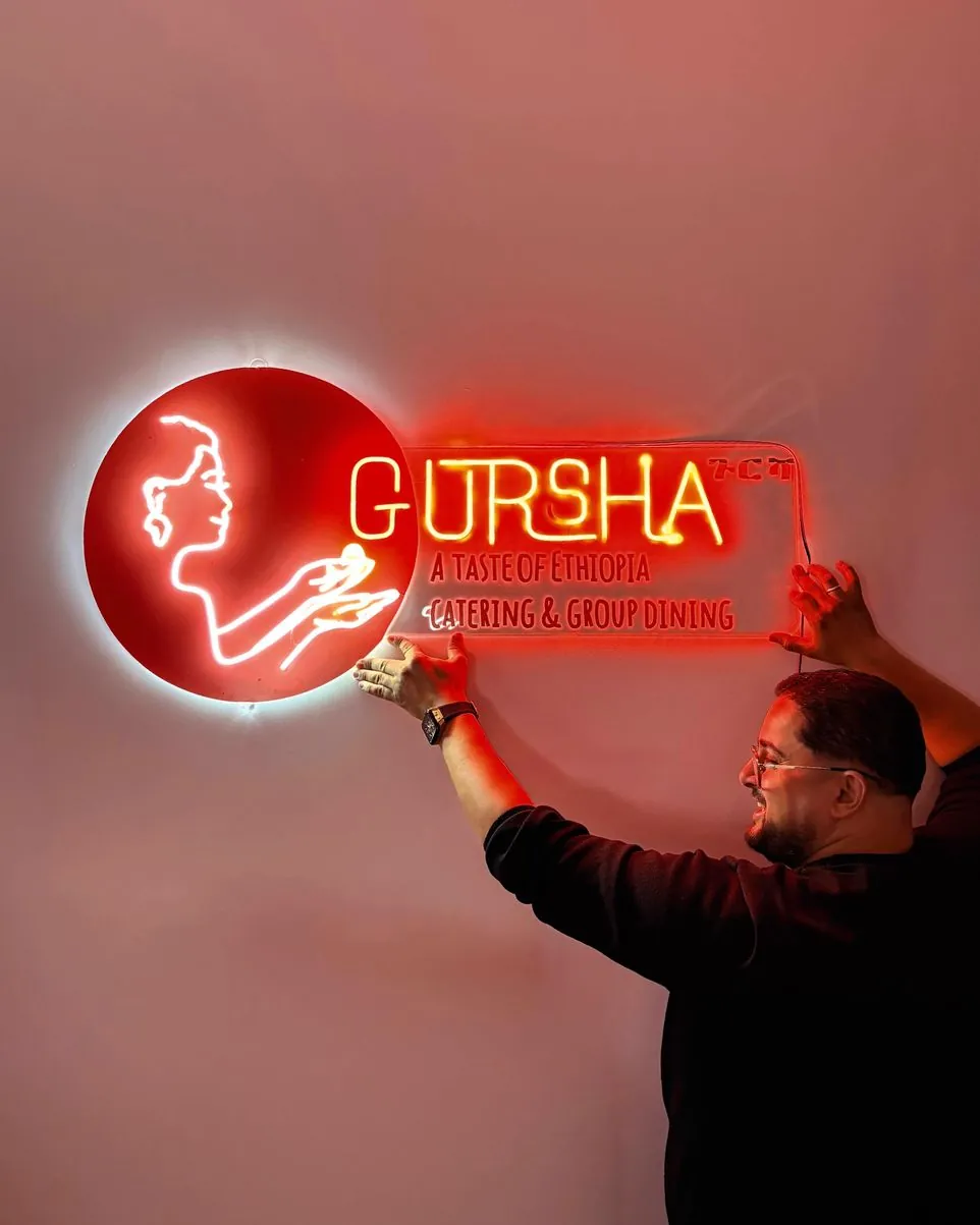 Neon sign voor Gursha