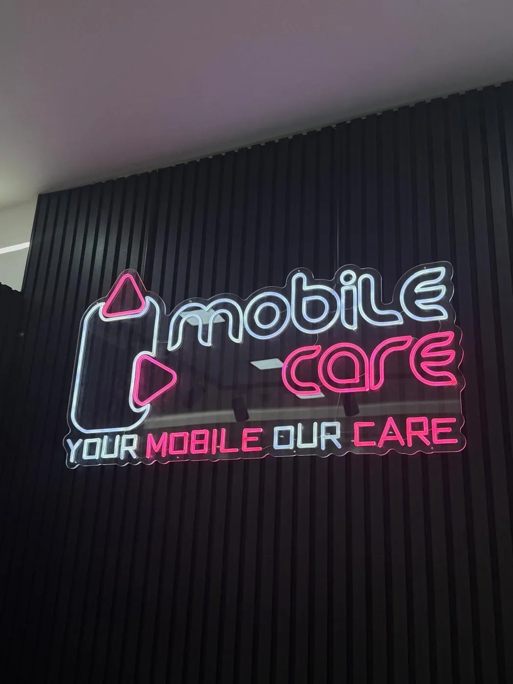 Tweekleurige neon voor Mobile Care